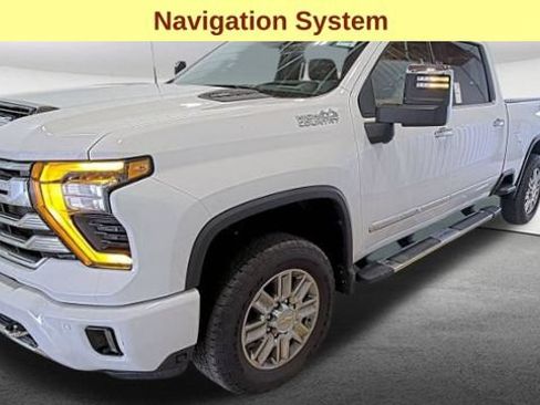 Used 2025 Chevrolet Silverado 2500 High Country w/ High Country Premium Package AWD/4WD image 4