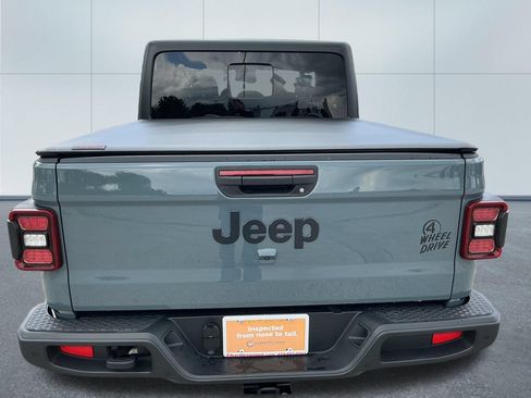 Certified 2025 Jeep Gladiator Sport AWD/4WD image 5