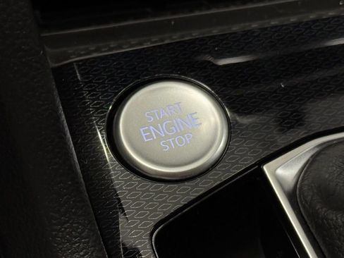 New 2025 Volkswagen Taos SE image 13