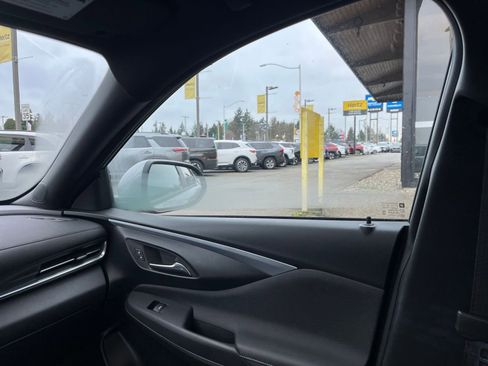 Used 2025 Buick Envista Preferred image 35