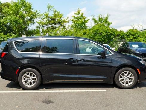 Used 2023 Chrysler Voyager LX image 8