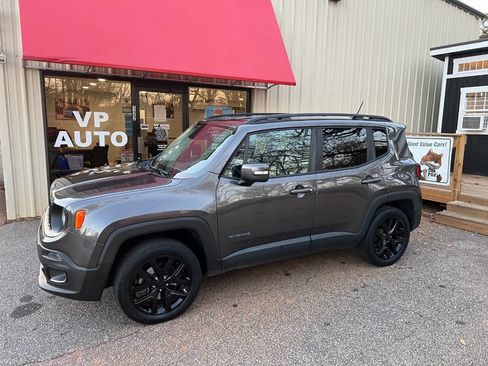 Used 2017 Jeep Renegade Altitude image 8