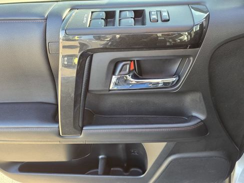 Used 2021 Toyota 4Runner TRD Off-Road Premium w/ Moonroof Package AWD/4WD image 15