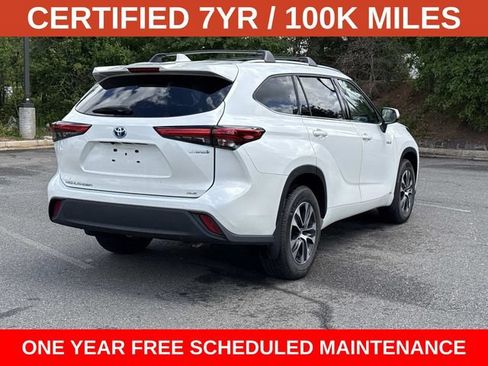Used 2021 Toyota Highlander XLE AWD/4WD image 2