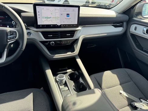 Used 2025 Ford Explorer Active image 14