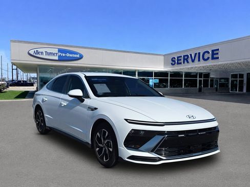 Certified 2025 Hyundai Sonata SEL FWD image 2