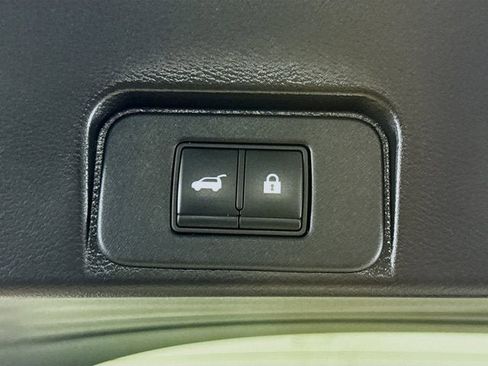 Used 2023 Nissan Rogue SV w/ SV Premium Package image 28