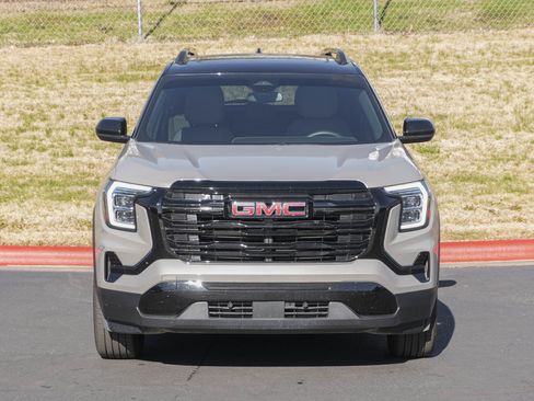 Used 2026 GMC Terrain Elevation w/ Elevation Premium Package image 3