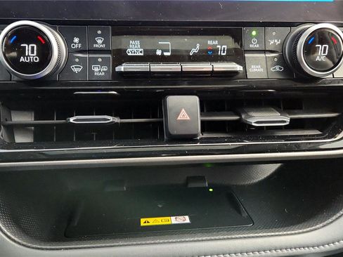 Certified 2023 Toyota Highlander XLE image 41