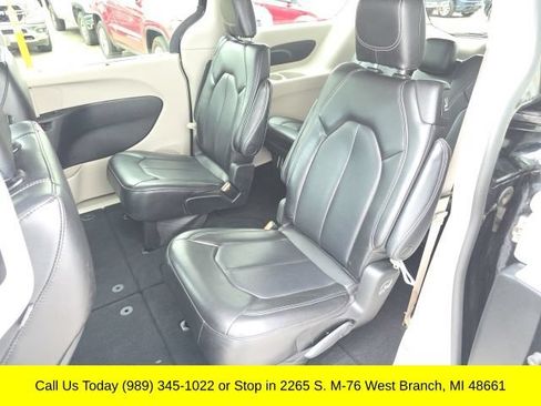 Used 2023 Chrysler Pacifica Touring-L FWD image 38