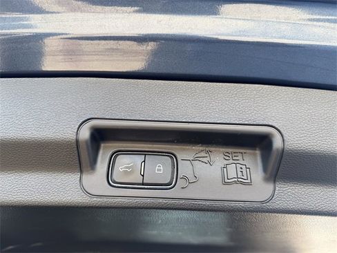 Used 2020 Ford Explorer XLT w/ Equipment Group 202A image 23