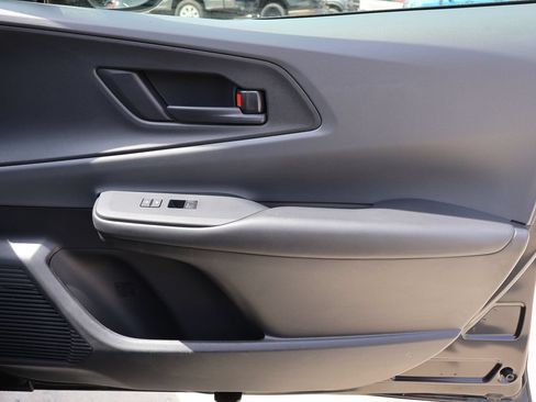 Used 2025 Toyota Prius LE FWD image 7
