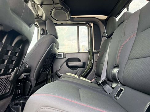 Used 2021 Jeep Gladiator Rubicon AWD/4WD image 24