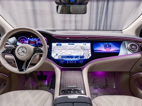 Used 2025 Mercedes-Benz EQS 580 4MATIC SUV image 12