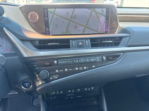 Used 2019 Lexus ES 300h w/ Accessory Package 2 FWD image 26
