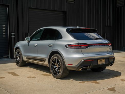 Certified 2025 Porsche Macan image 3