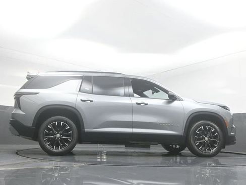 New 2026 Chevrolet Traverse LT w/ Sun and Wheel Package FWD image 32