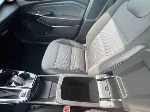 Used 2025 Chevrolet Trax LT FWD image 23