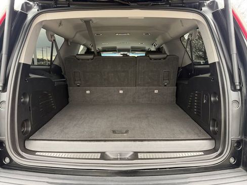 Used 2018 Chevrolet Suburban LT AWD/4WD image 36