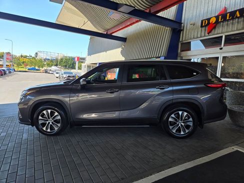 Used 2023 Toyota Highlander XLE image 8