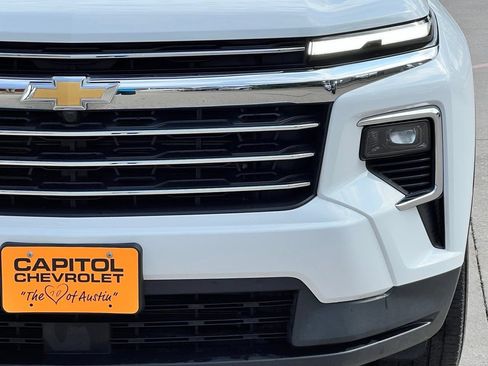 Used 2025 Chevrolet Traverse LT FWD image 7