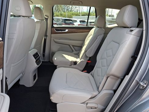 Used 2024 Volkswagen Atlas SE AWD/4WD image 5