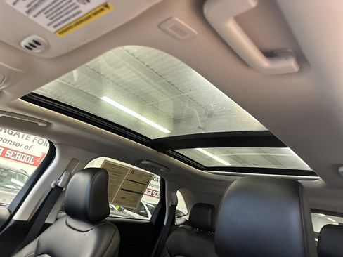 Certified 2022 Ford Edge SEL w/ Convenience Package image 4