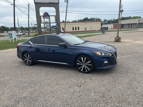 Used 2020 Nissan Altima 2.5 SR w/ Premium Package FWD image 16
