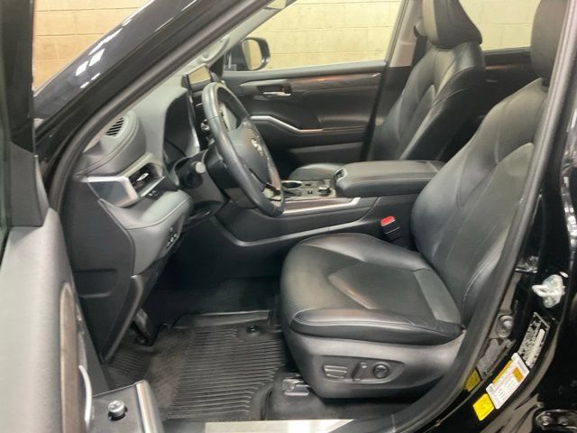 Used 2021 Toyota Highlander Limited AWD/4WD image 8