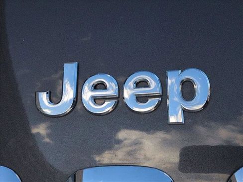 Used 2015 Jeep Cherokee Latitude w/ Cold Weather Group image 4
