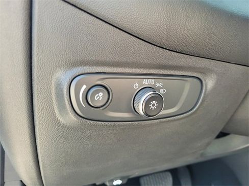 Used 2021 Chevrolet Equinox LS image 23