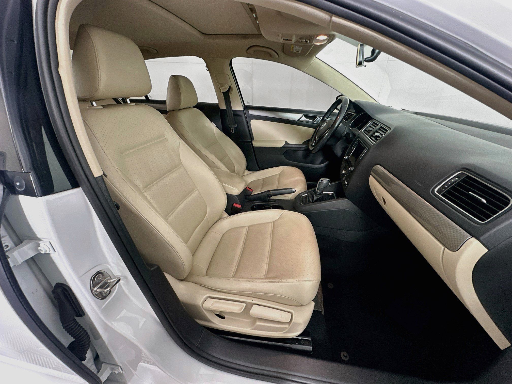 Used 2018 Volkswagen Jetta SE FWD image 30