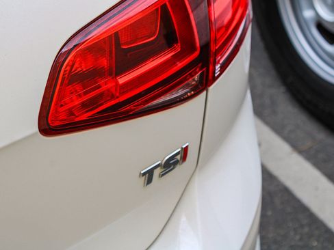 Used 2017 Volkswagen Golf Wolfsburg Edition FWD image 17