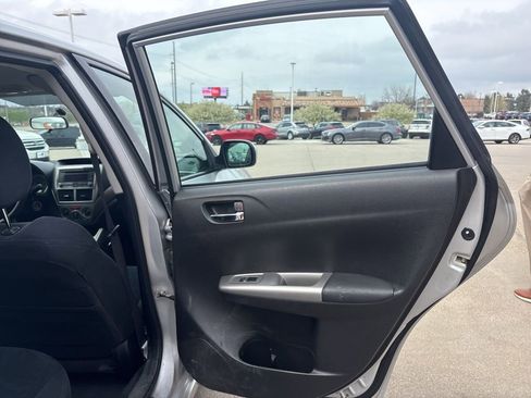 Used 2010 Subaru Impreza 2.5i image 24