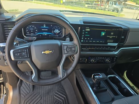 Used 2024 Chevrolet Silverado 1500 LTZ AWD/4WD image 15