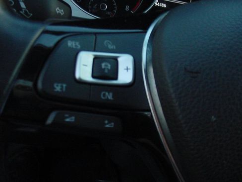 Used 2016 Volkswagen Golf Limited Edition image 7