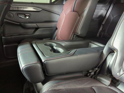 Certified 2025 Honda Pilot Black Edition image 33