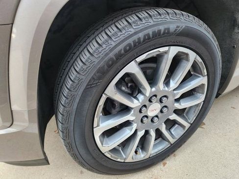 Used 2023 GMC Acadia Denali w/ Denali Ultimate Package image 9