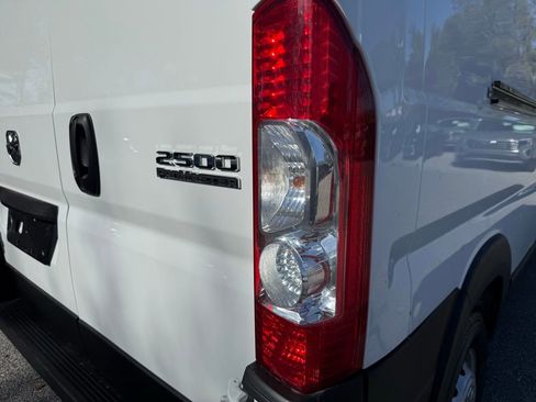 Used 2024 RAM ProMaster 2500 w/ Convenience Group image 11