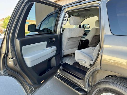 Used 2008 Toyota Sequoia SR5 RWD image 41