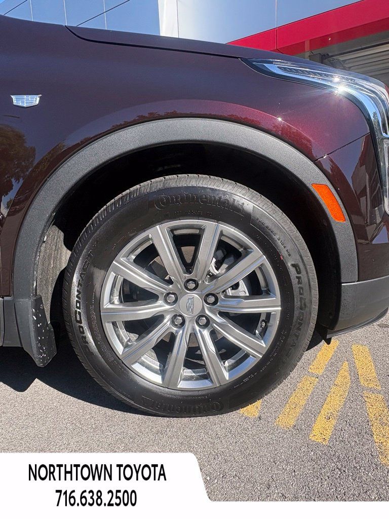 Used 2021 Cadillac XT4 Premium Luxury w/ Cold Weather Package AWD/4WD image 11