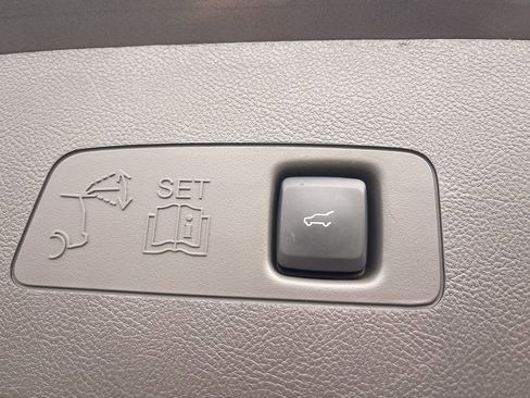 Used 2024 Lincoln Corsair AWD w/ Equipment Group 101A image 5