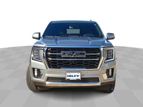 Used 2024 GMC Yukon XL SLT w/ SLT Luxury Package image 3
