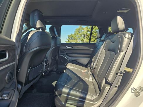 New 2025 Jeep Grand Cherokee L Limited w/ Black Appearance Package AWD/4WD image 13
