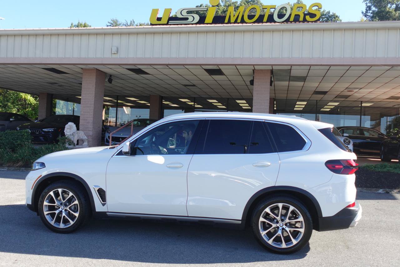 Used 2024 BMW X5 xDrive40i w/ Parking Assistance Package AWD/4WD image 4