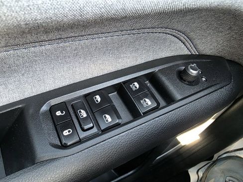 Used 2022 Jeep Compass Latitude w/ Convenience Group image 11