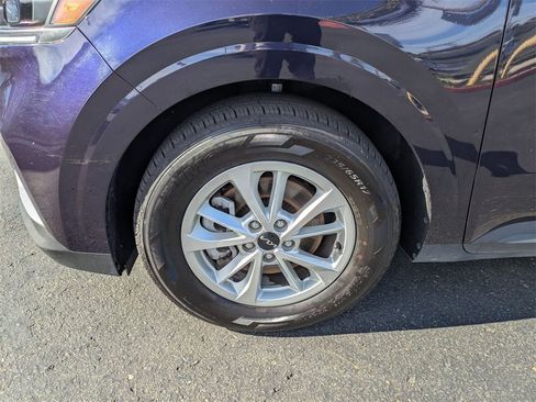 Used 2024 Kia Carnival LX image 13