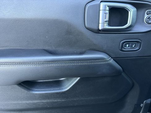 Used 2020 Jeep Wrangler Unlimited Sahara image 10