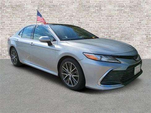 Used 2023 Toyota Camry XLE image 1