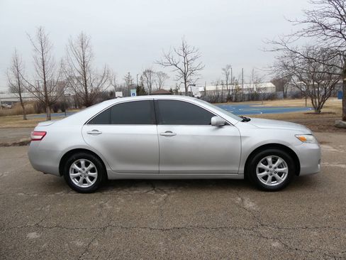 Used 2011 Toyota Camry LE w/ LE Extra-Value Pkg FWD image 4